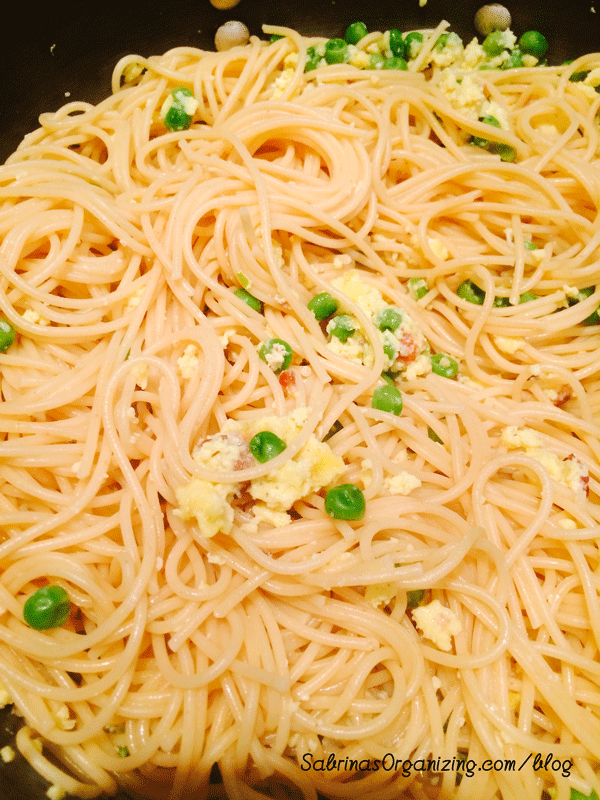 mix the cooked egg peas bacon cheese mixture with spaghetti