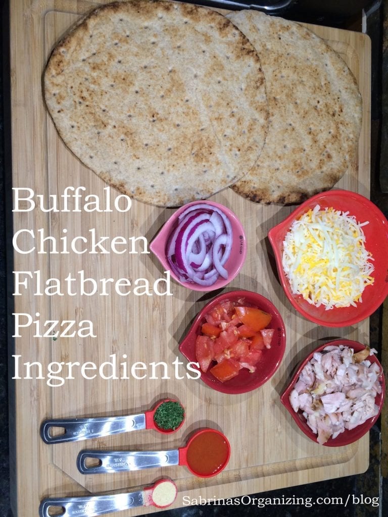 Buffalo chicken flatbread pizza ingredients