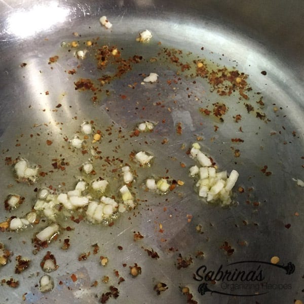 garlic in the saucepan with olive oil