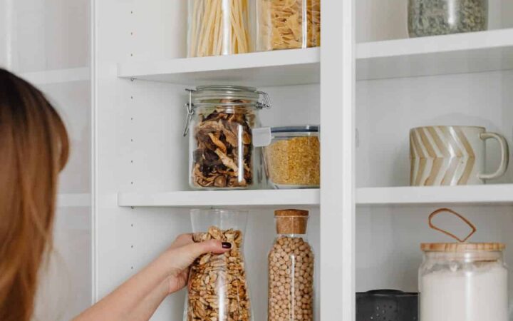 What to Keep in Your Organized Pantry - featured image