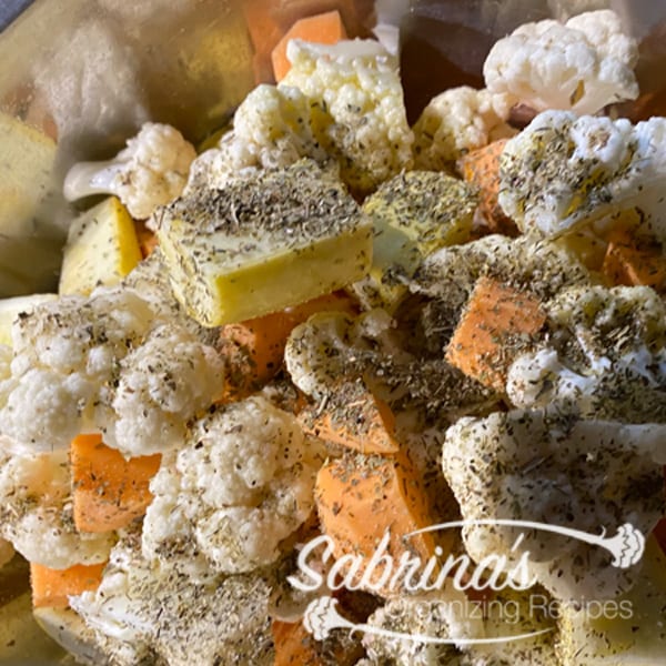 mix the yams, cauliflower, peppers, and squash in a bowl with the Italian seasoning and oil