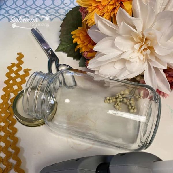 Here are the supplies for this DIY easy fall flower arrangement
