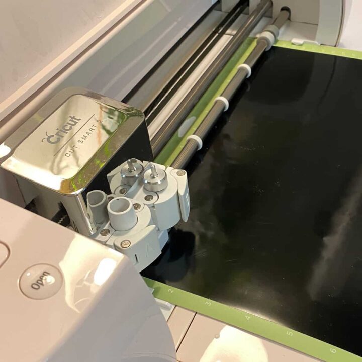 Cut out the vinyl days of the week with a Cricut machine