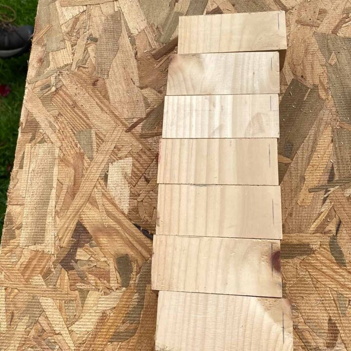 Cut scraps of wood to 2 x4 size