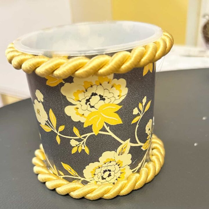 Finished Frosting Container