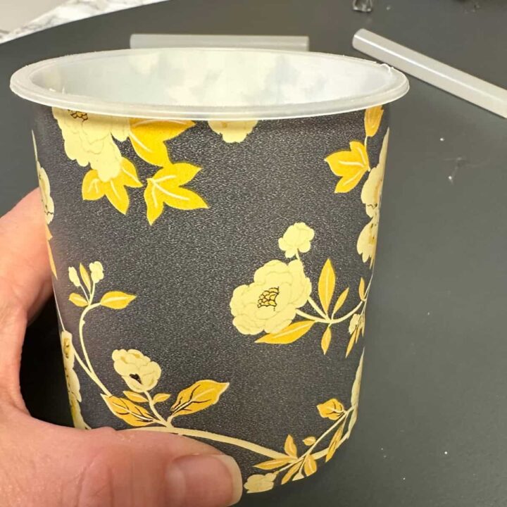 Finished wrapped frosted container