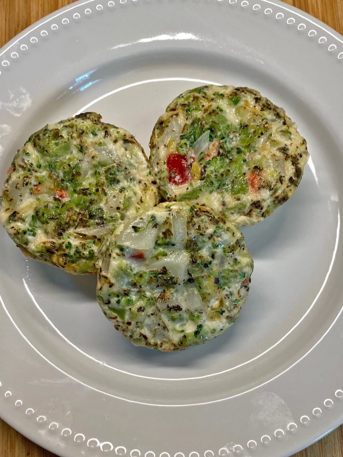 Healthy Egg White Muffins Recipe with Broccoli roasted peppers and ...