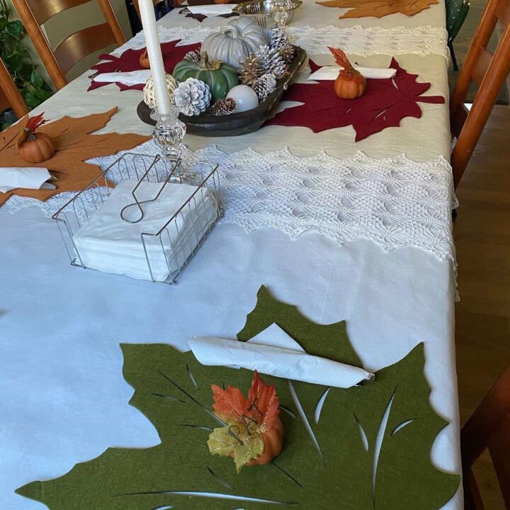 table scape with leaf placemats and linen and lace runners