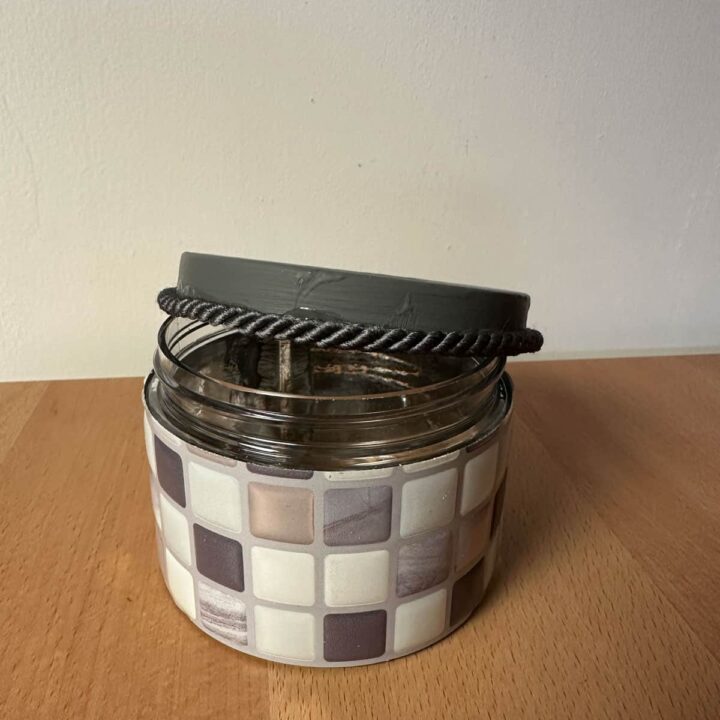 after image with the lid on top of the jar square image