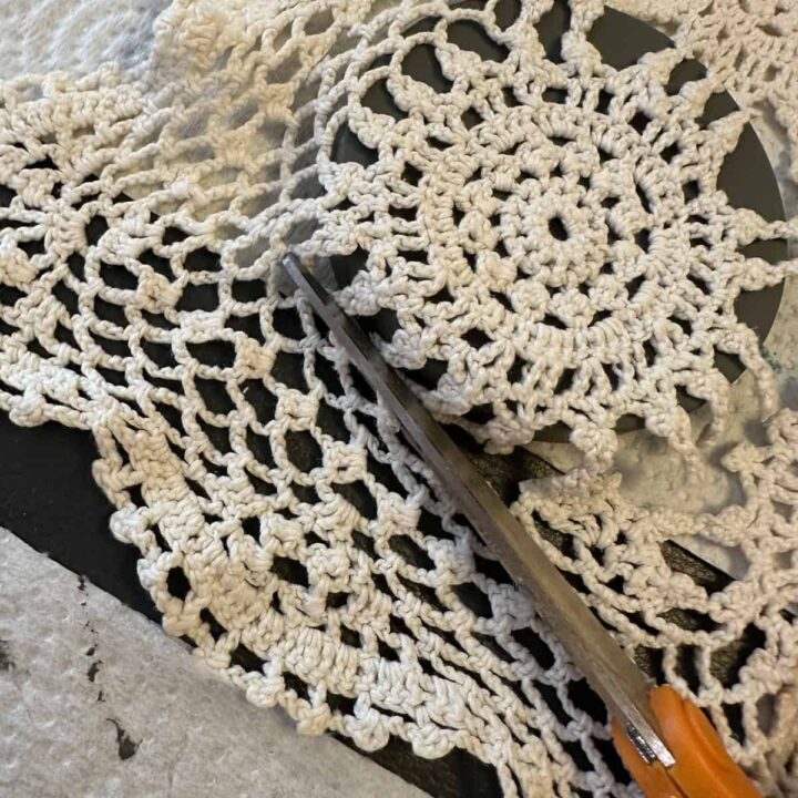 count out the crochet pattern for lid