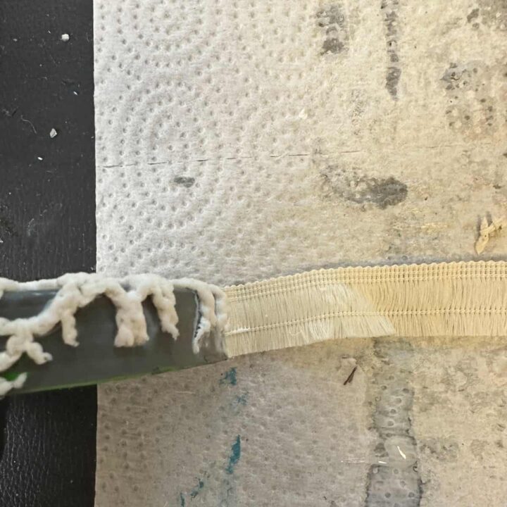 Glue ribbon around the lid