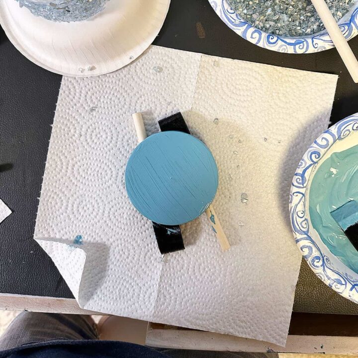 painted lid with teal paint and glutter