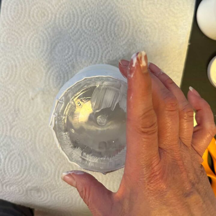 glue the bottom of the fabric to the bottom of the jar