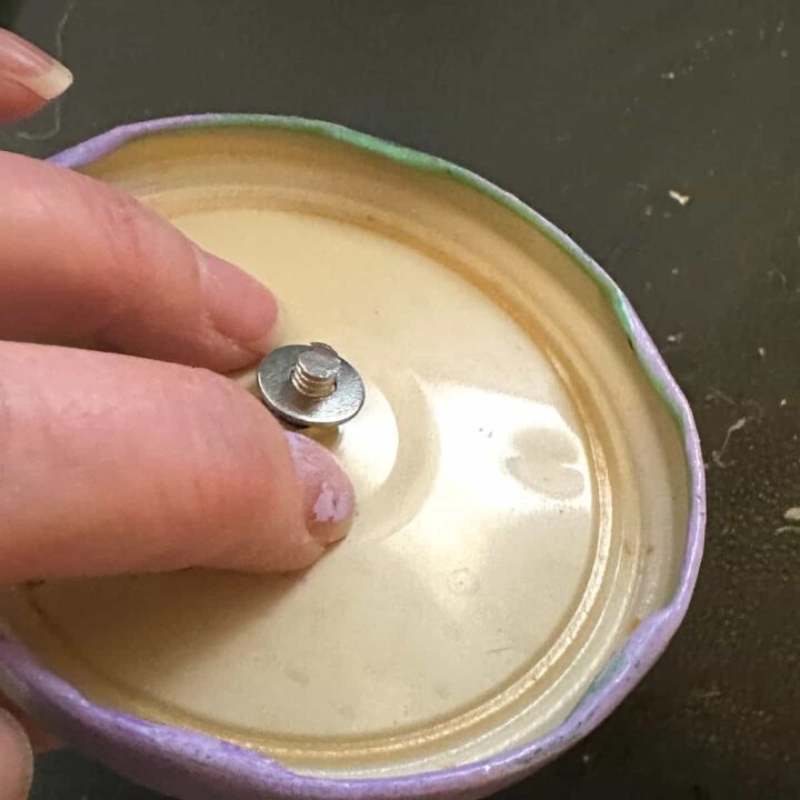 lid with knob through the hole - square image