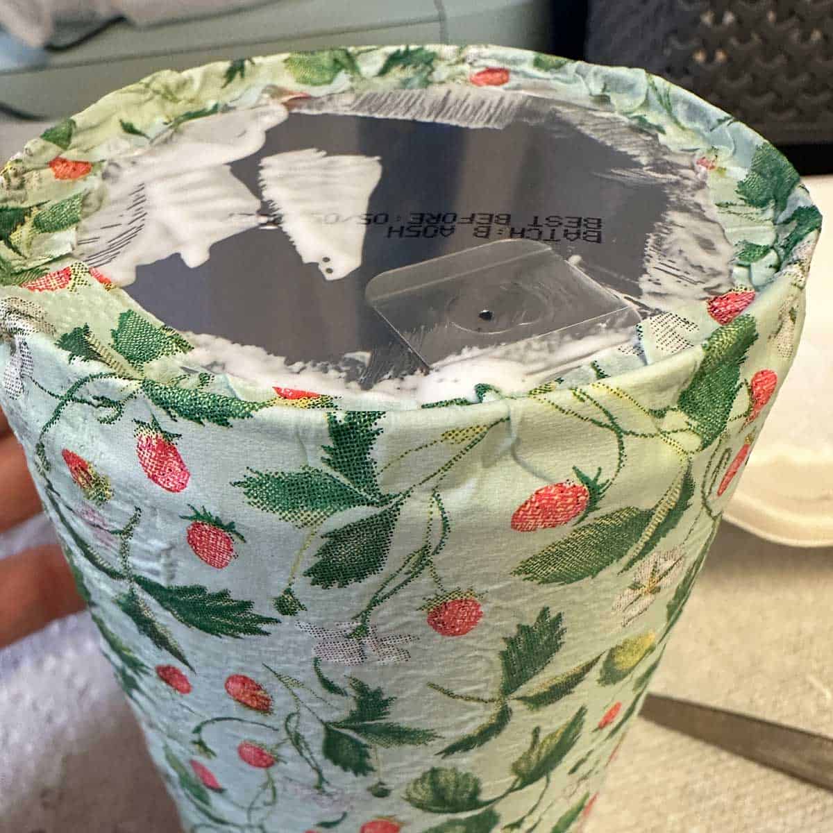 glued napkin to the bottom of the coffee can - square image