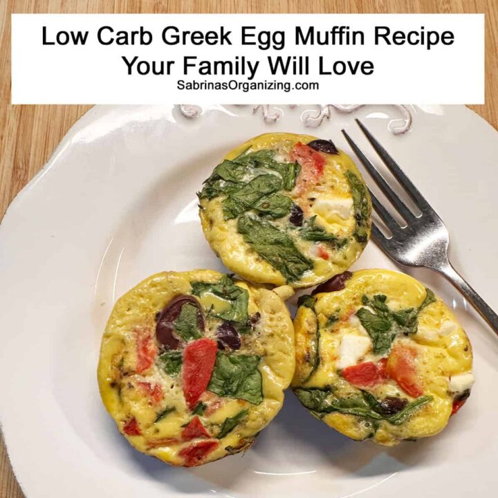 title of the post at the top of this square image - shows three cooked egg muffin on a plate