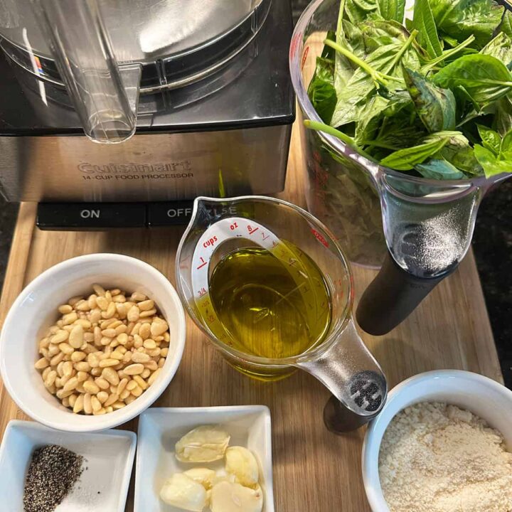 Basil pesto bomb ingredients