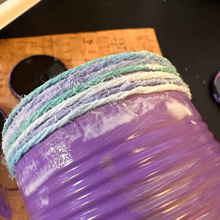 wrap the yarn around the painted can